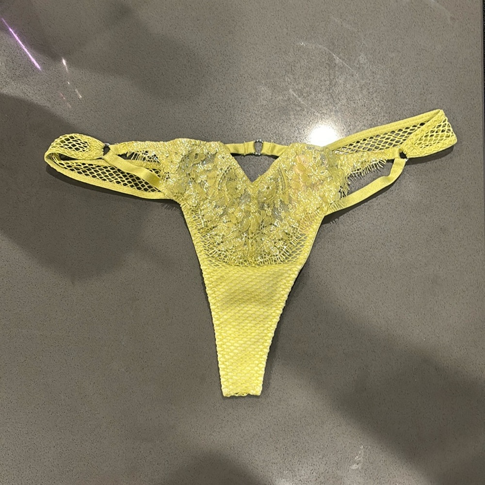 VS thong NWT
